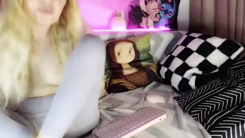 nicollee online show from March 11, 3:23 pm