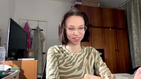 Snapshot of iluminadabiase chatting on October 28, 5:37 pm Alina online show from October 28, 5:37 pm