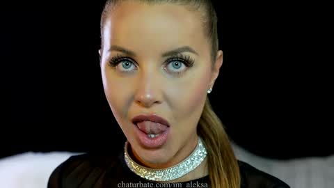 Snapshot of im_aleksa chatting on December 3, 12:27 pm Aleksa online show from December 3, 12:27 pm