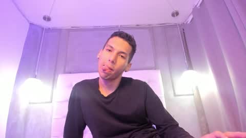 im_eiden_ online show from February 22, 8:51 pm