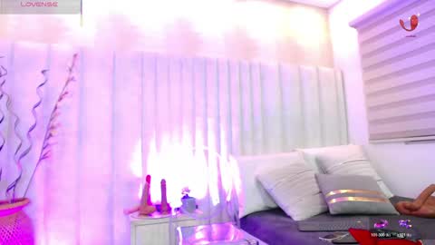 Snapshot of im_helina chatting on May 8, 12:43 pm Helina online show from May 8, 12:43 pm