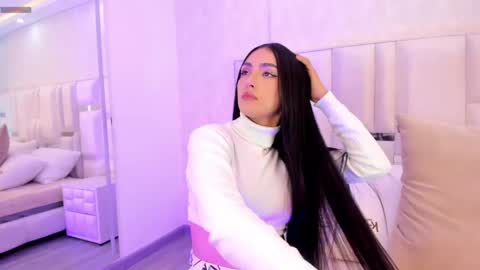 im_isabella1 online show from May 23, 9:19 pm