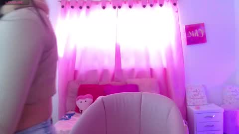 Snapshot of im_julietaa chatting on February 25, 8:18 pm Julieta online show from February 25, 8:18 pm