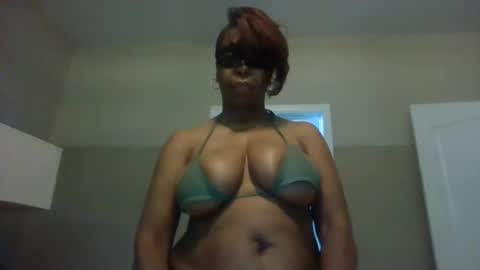Snapshot of im_laa30z chatting on June 10, 1:43 pm weet exy Cougar online show from June 10, 1:43 pm