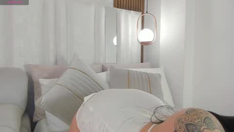 Juli  online show from October 7, 4:37 pm