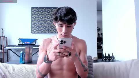 Snapshot of im_thom chatting on October 29, 4:20 pm im_thom online show from October 29, 4:20 pm