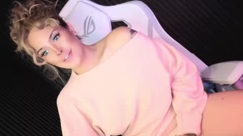 Candy Moore online show from March 29, 3:45 pm