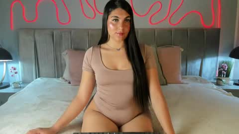 Snapshot of im_valskin chatting on May 28, 11:51 am Val online show from May 28, 11:51 am