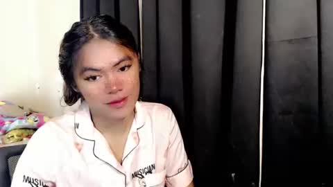 Snapshot of im_yourfairyannaxx chatting on June 7, 4:27 am im_yourfairyannaxx online show from June 7, 4:27 am
