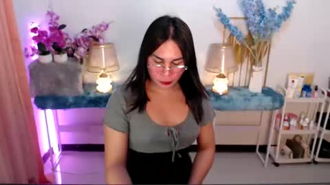 Snapshot of imdestined_foryou chatting on January 18, 6:10 pm Ashley online show from January 18, 6:10 pm