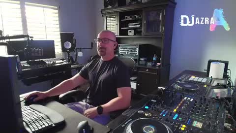 Snapshot of imdjazra chatting on April 25, 11:35 pm DJ Azra online show from April 25, 11:35 pm