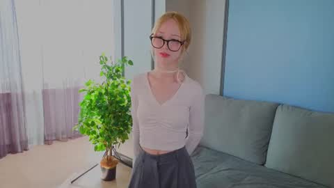 Amina online show from June 4, 11:49 am