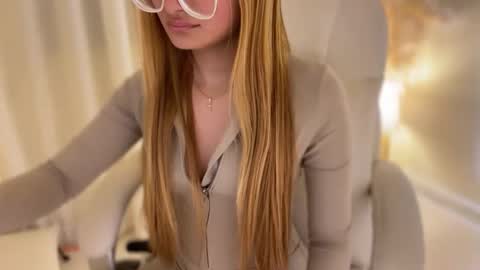 Gabriela online show from January 4, 6:30 am