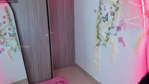 mia ---------  COL TIME online show from December 17, 11:27 pm