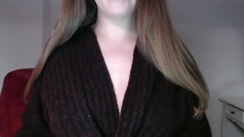 Snapshot of immouss chatting on December 3, 10:29 pm Pola online show from December 3, 10:29 pm