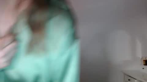 Snapshot of immouss chatting on December 7, 11:34 pm Pola online show from December 7, 11:34 pm