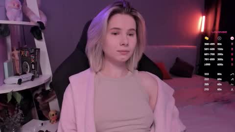 Mia online show from February 28, 11:22 am