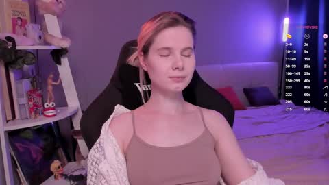 Mia online show from April 25, 1:41 pm