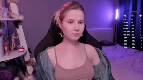 Mia online show from April 26, 10:35 am