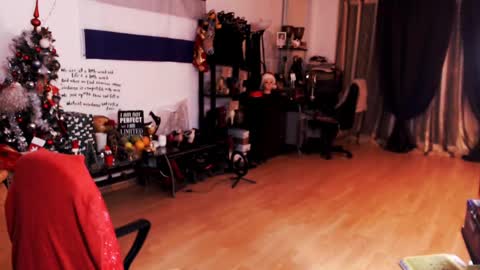 Empress online show from January 11, 4:03 pm