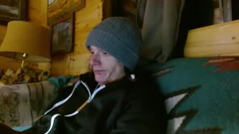 Imstuckhere online show from April 7, 8:37 am