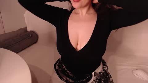 Lin online show from November 24, 7:35 pm