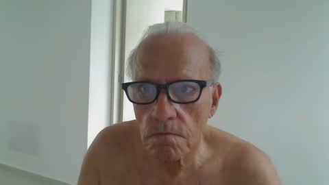 Snapshot of incendiado chatting on October 12, 1:21 pm incendiado online show from October 12, 1:21 pm