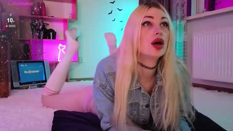  Dina  Help me reach 100 likes  online show from October 12, 9:14 pm