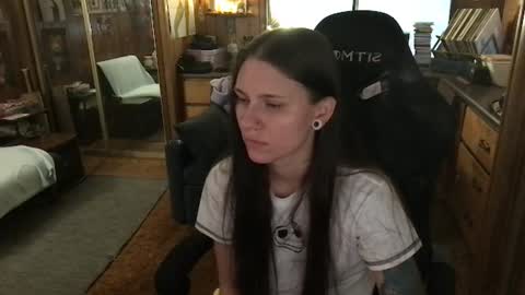 Snapshot of incognitoqueen chatting on June 17, 1:52 am Carter online show from June 17, 1:52 am
