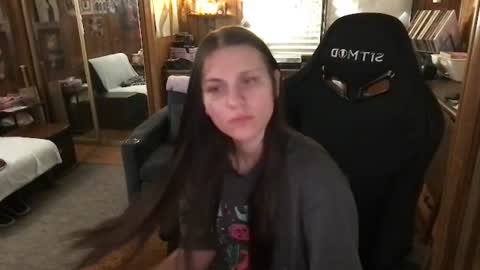 Snapshot of incognitoqueen chatting on June 25, 5:34 am Carter online show from June 25, 5:34 am