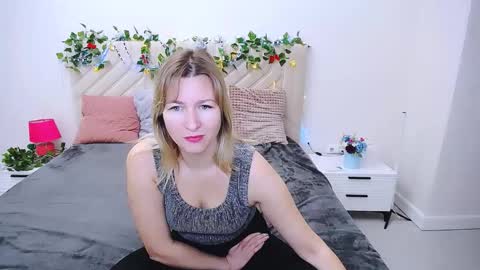 Snapshot of incredible_ariela chatting on October 22, 6:57 am incredible_ariela online show from October 22, 6:57 am