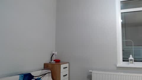 Della online show from December 8, 6:28 pm