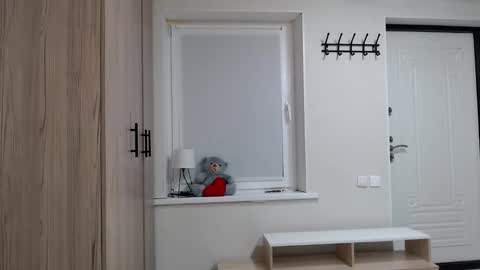 Della online show from September 18, 6:10 pm