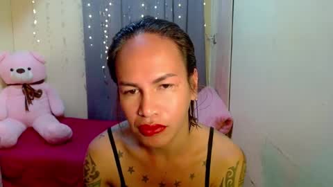 Snapshot of indaypakay_ts chatting on February 24, 2:30 am Pakay online show from February 24, 2:30 am