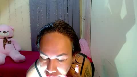 Snapshot of indaypakay_ts chatting on March 3, 3:08 am Pakay online show from March 3, 3:08 am