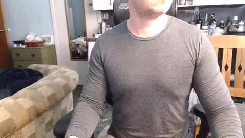 Snapshot of independent_mark chatting on February 8, 7:17 pm Mark online show from February 8, 7:17 pm