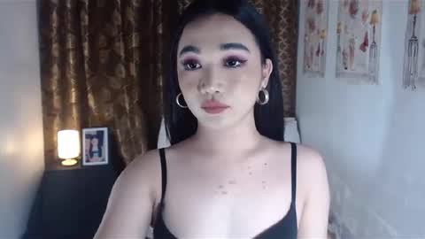 indestructabletrixie online show from January 6, 9:32 pm