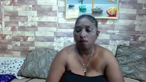 Snapshot of indianblue3 chatting on December 10, 11:00 am tracy online show from December 10, 11:00 am
