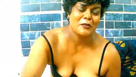 Snapshot of indiancherrypie chatting on December 12, 11:07 am indiancherrypie online show from December 12, 11:07 am