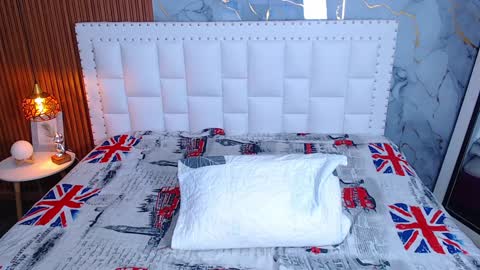 LITTLE AINHOA  online show from January 20, 7:46 pm