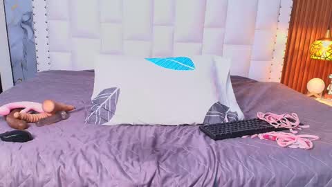 LITTLE AINHOA  online show from February 21, 10:26 pm