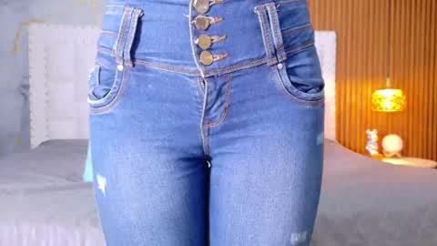 LITTLE AINHOA  online show from September 20, 7:15 pm