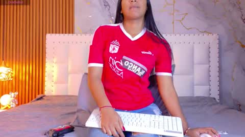 LITTLE AINHOA  online show from February 18, 7:43 pm