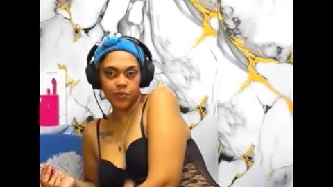 Snapshot of indiandesire4u69 chatting on May 25, 10:05 pm Lia online show from May 25, 10:05 pm