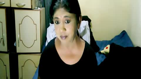 Snapshot of indianpleasures21 chatting on July 2, 6:30 am indianpleasures21 online show from July 2, 6:30 am