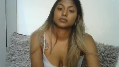 Snapshot of indianqtpie6 chatting on April 23, 6:47 am indianqtpie6 online show from April 23, 6:47 am