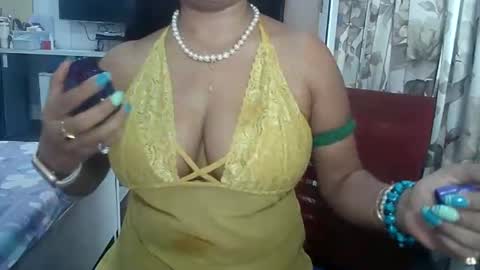 Snapshot of indianrads9 chatting on June 11, 8:01 am Radha online show from June 11, 8:01 am