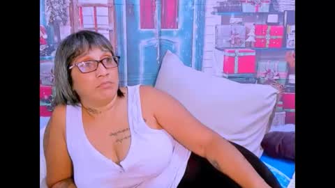 indianroxy27 online show from December 20, 11:01 pm