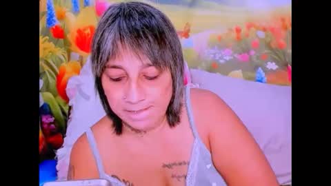 indianroxy27 online show from February 15, 7:51 am