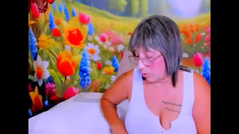 Snapshot of indianroxy27 chatting on April 24, 6:43 pm indianroxy27 online show from April 24, 6:43 pm